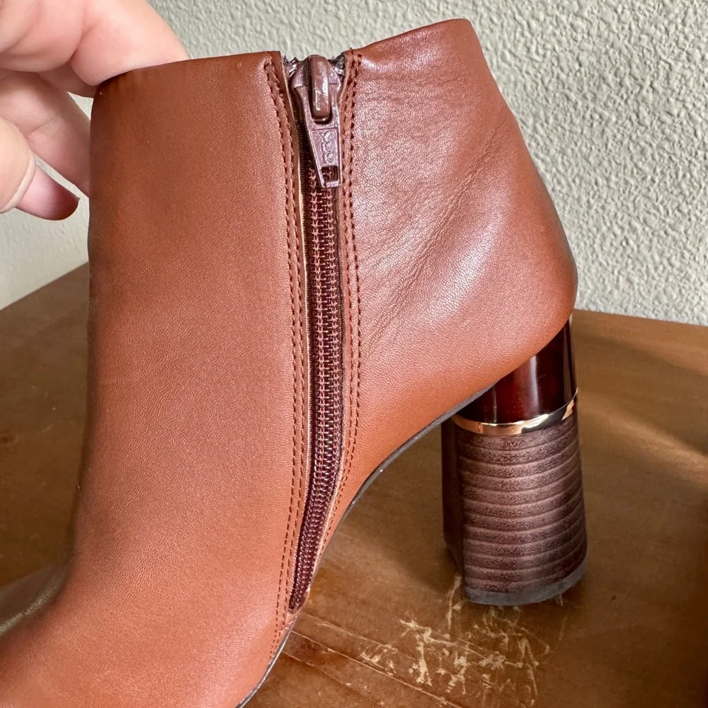 Antonio Melani Sofie Cognac Leather V-Cut Ankle Boots Block Gold Heel Bootie 7M